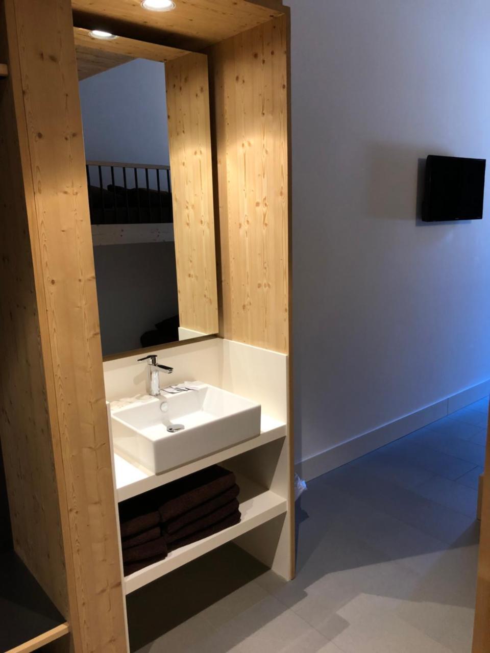 Catrina Hostel Disentis Ngoại thất bức ảnh